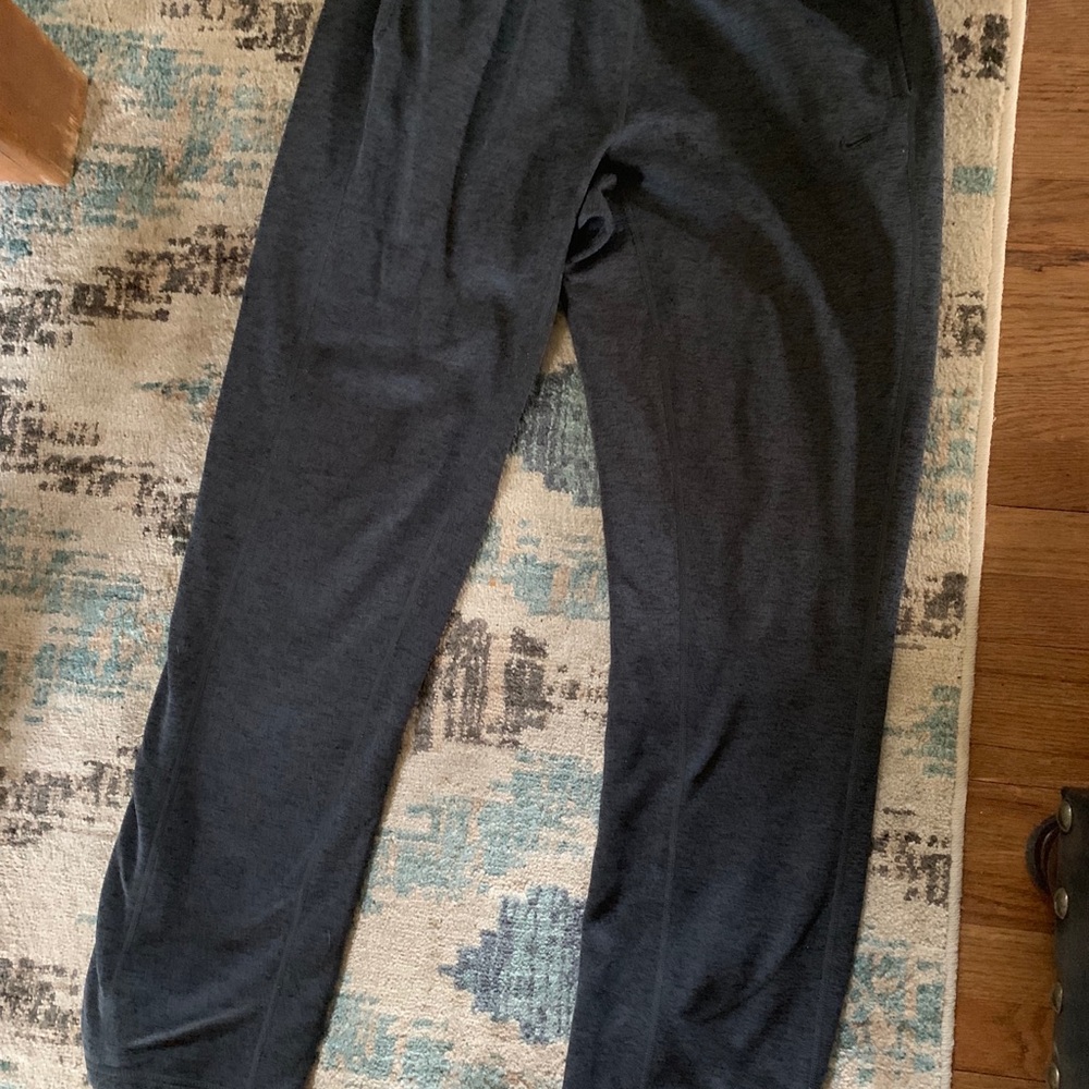Nike Therma-Fit sweatpants size L